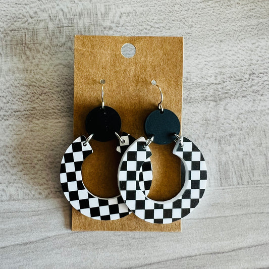 Black/White Checkered Circle